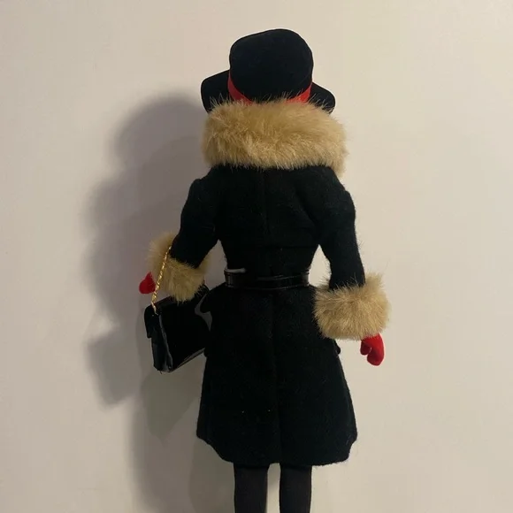 Winter in New York Barbie - Picture 2 of 8